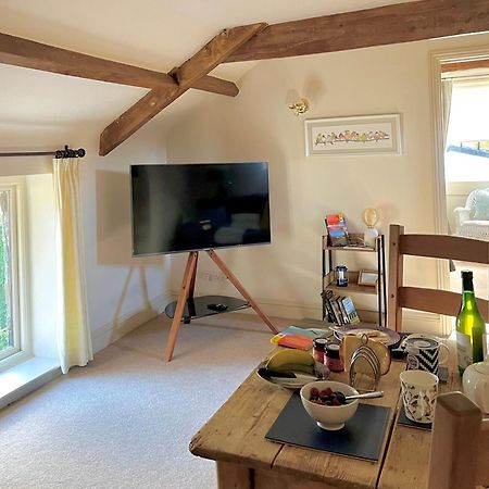 Neuadd B&B Suites Crickhowell Dış mekan fotoğraf