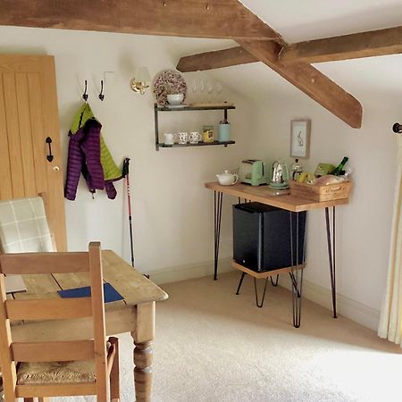 Neuadd B&B Suites Crickhowell Dış mekan fotoğraf