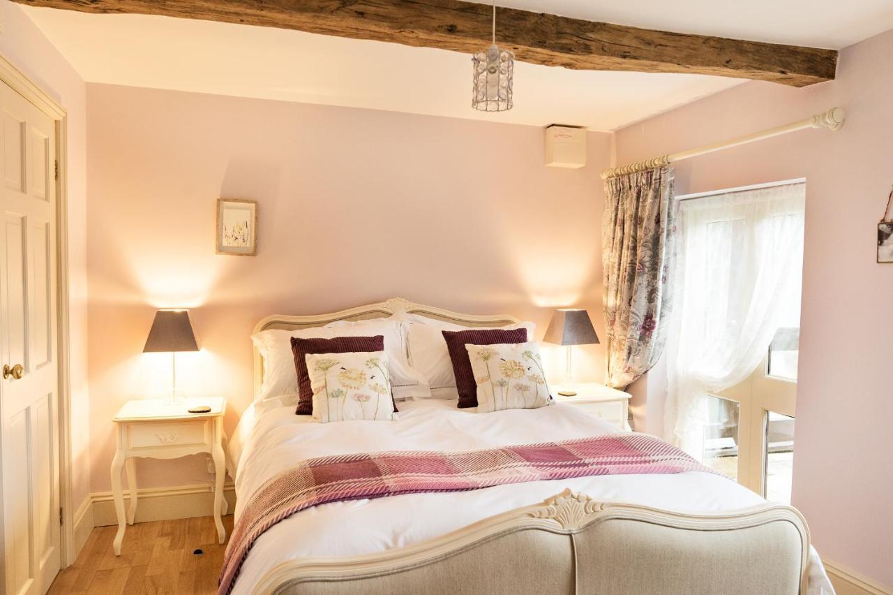 Neuadd B&B Suites Crickhowell Dış mekan fotoğraf