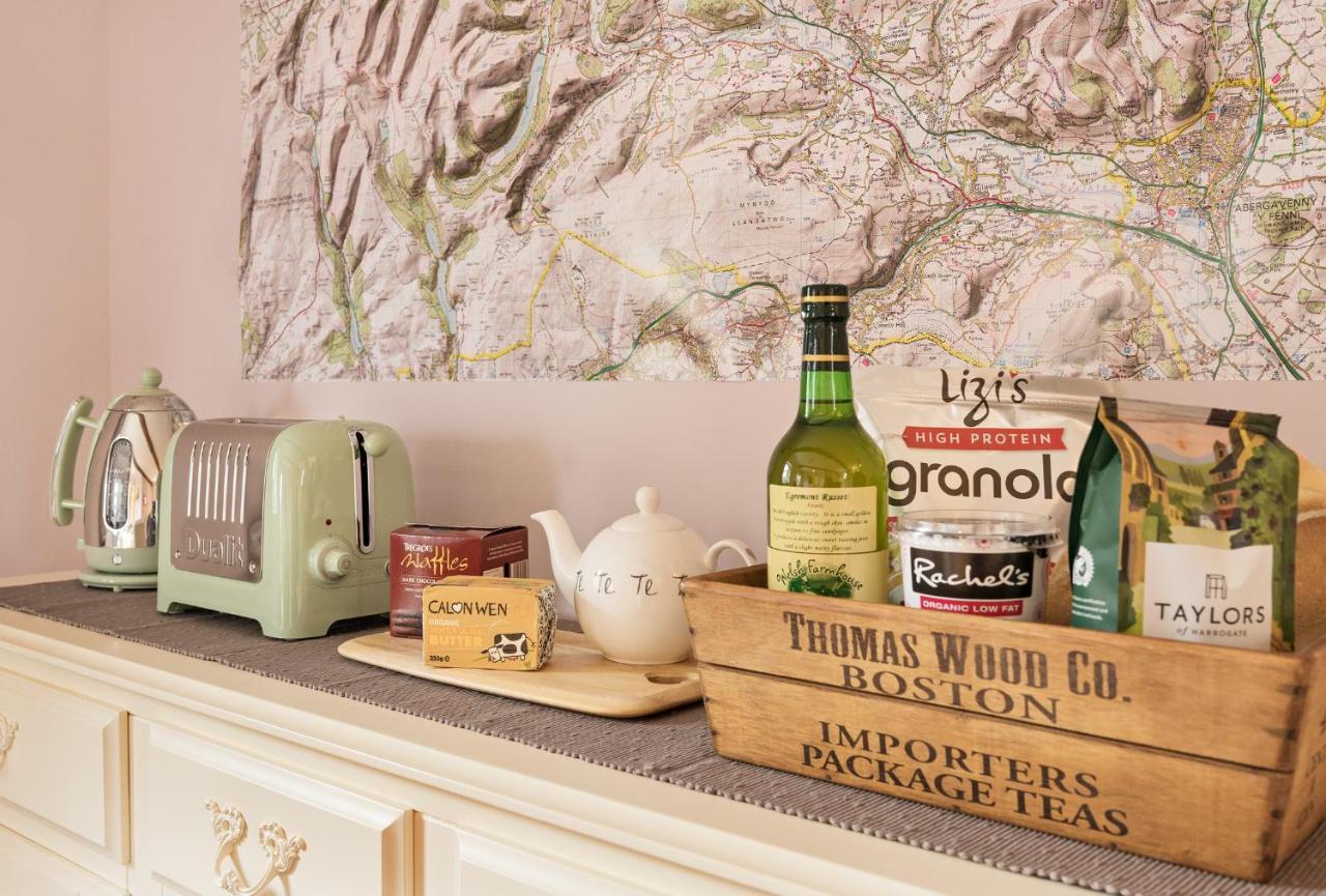 Neuadd B&B Suites Crickhowell Dış mekan fotoğraf