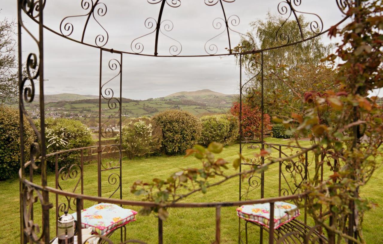 Neuadd B&B Suites Crickhowell Dış mekan fotoğraf