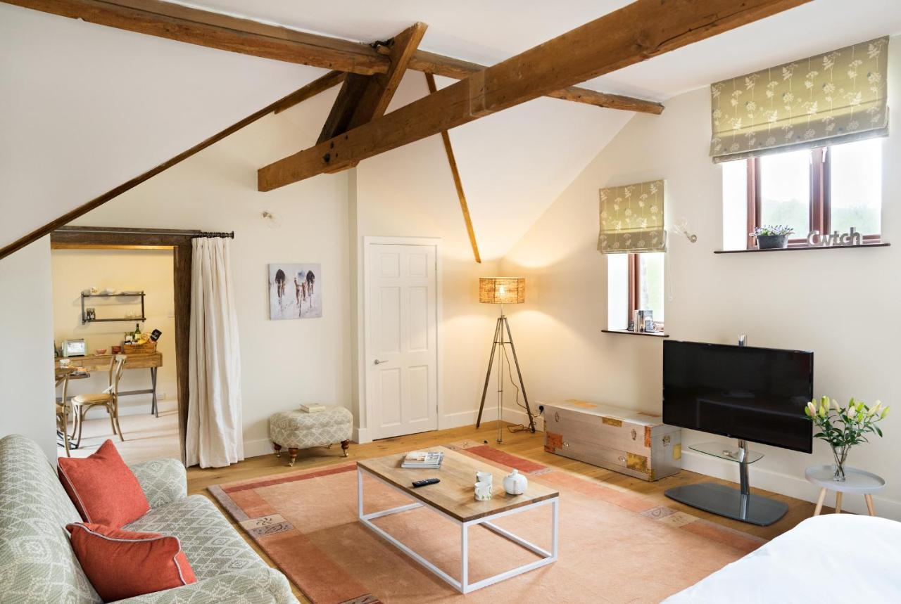 Neuadd B&B Suites Crickhowell Dış mekan fotoğraf