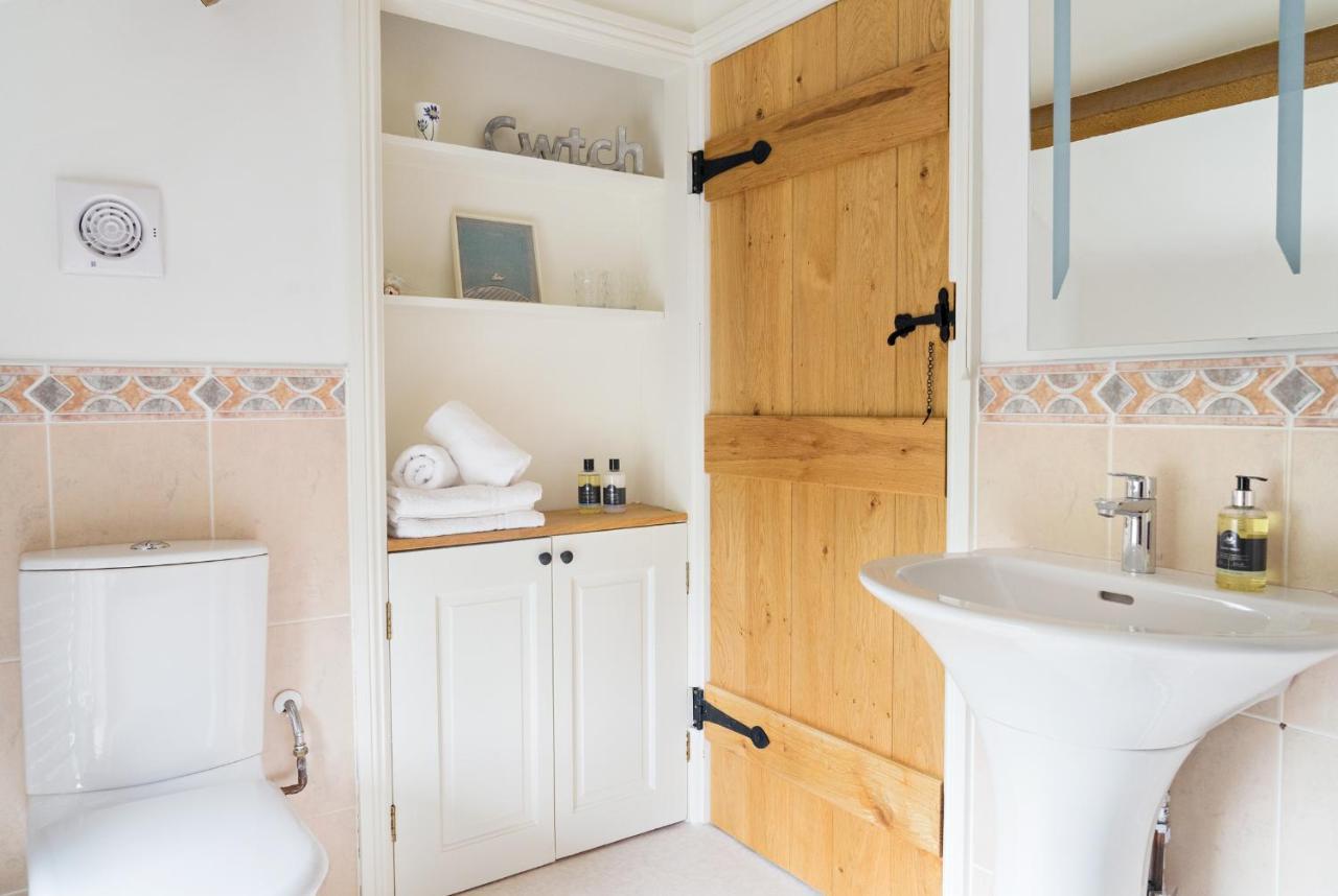 Neuadd B&B Suites Crickhowell Dış mekan fotoğraf