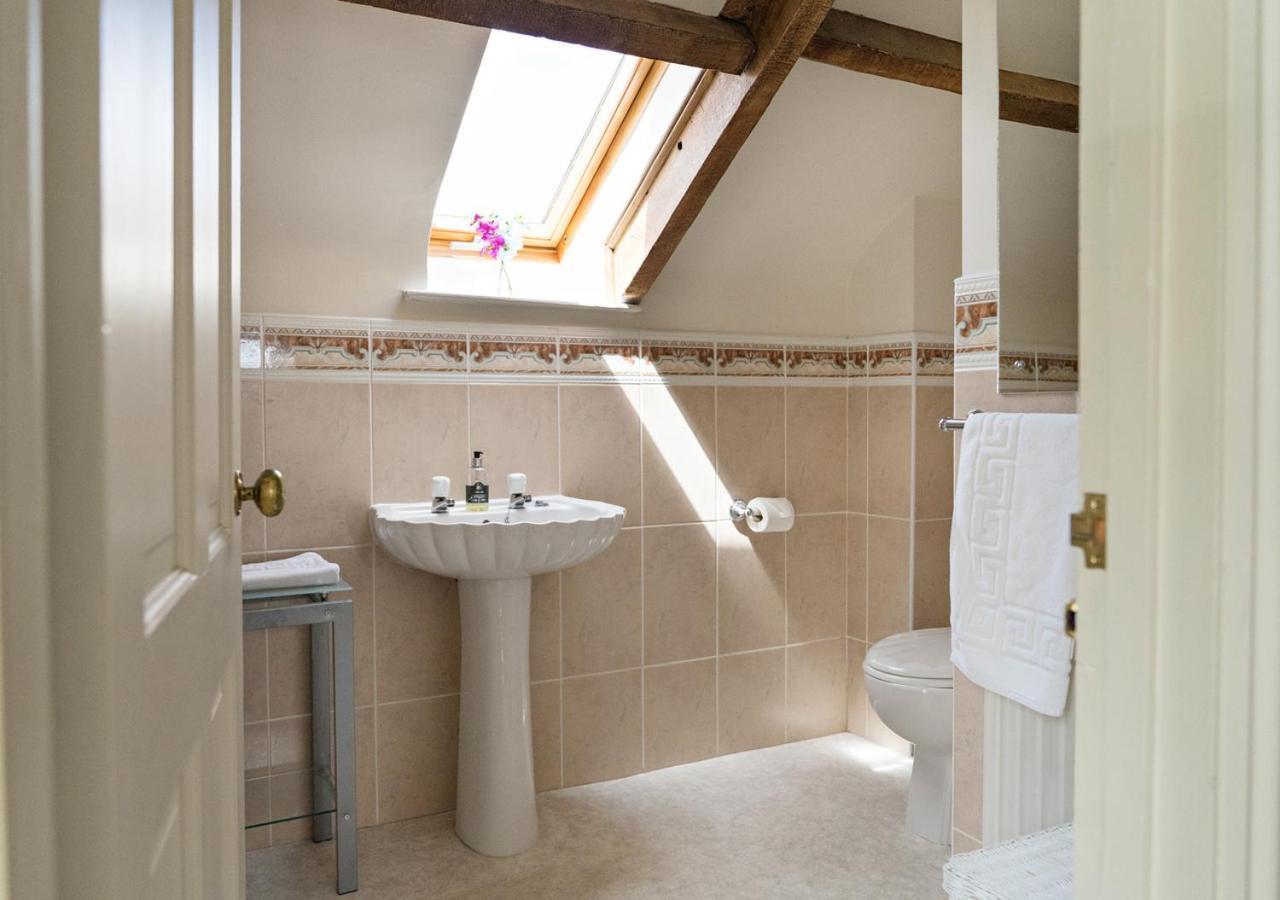 Neuadd B&B Suites Crickhowell Dış mekan fotoğraf